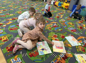 Przedszkolaki listy piszą