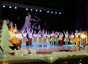 Przedstawienie jasełkowe - "Oto dziś narodziła się miłość"