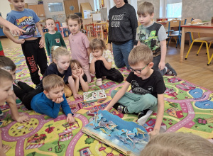 "W ŚWIECIE DINOZAURÓW"