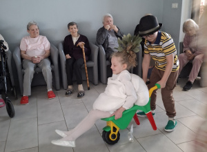 Świąteczne spotkanie w DPS w Dąbrowie